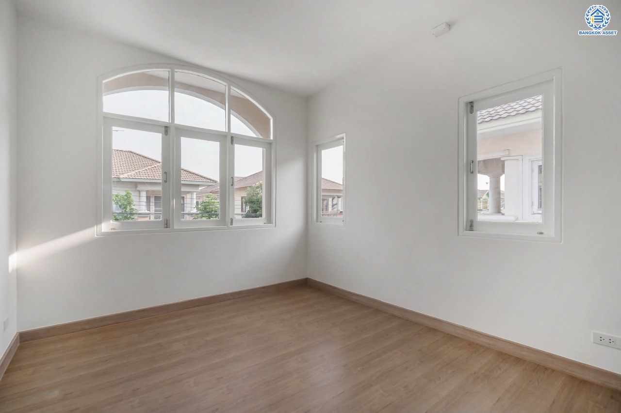 บ้านมือสองตกแต่งใหม่ สุดคุ้ม! โครงการ ภัสสร8 บางใหญ่ ดีไซน์สวย เนื้อที่ 50.7 ตร.ว. ฟังก์ชัน 4 ห้องนอน 3 ห้องน้ำ จอดรถได้ 2 คัน แต่งครบพร้อมอยู่ บนทำเลศักยภาพ โครงการติดถนนใหญ่ เข้า-ออกสะดวก ใกล้เซ็นทรัลเวสต์เกต รถไฟฟ้า "สถานีตลาดบางใหญ่" และจุดขึ้นทางด่วน "ศรีรัช"